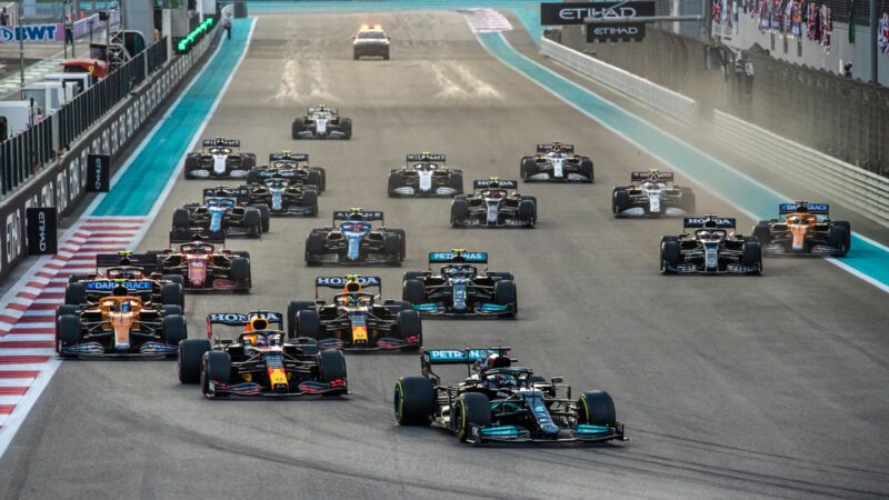 Abu Dhabi GP: Max Verstappen vince l’ultima della stagione