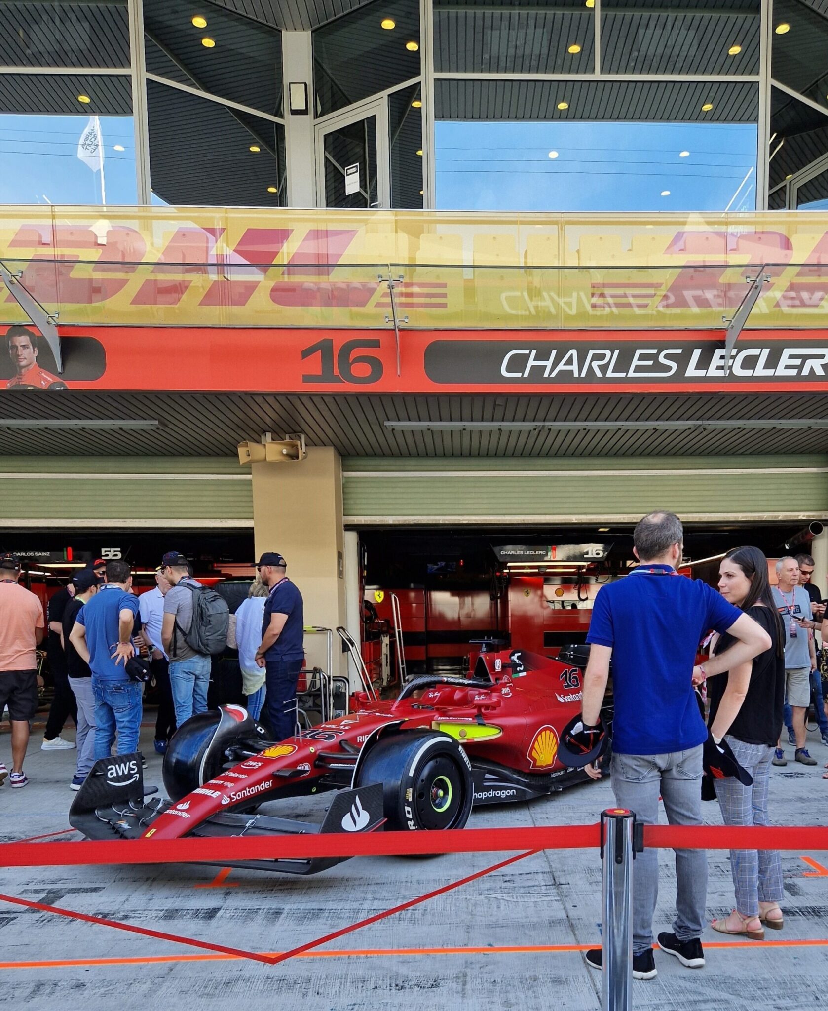 box Ferrari nella pit lane del circuito di Yas Marina