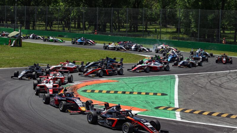 Italian F4: warm up your engines!