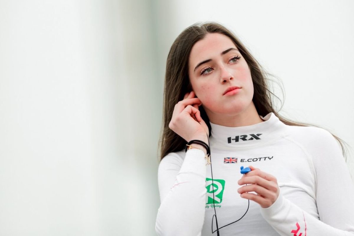 Intervista a Emily Cotty, pilota R-Ace GP di F4 italiana